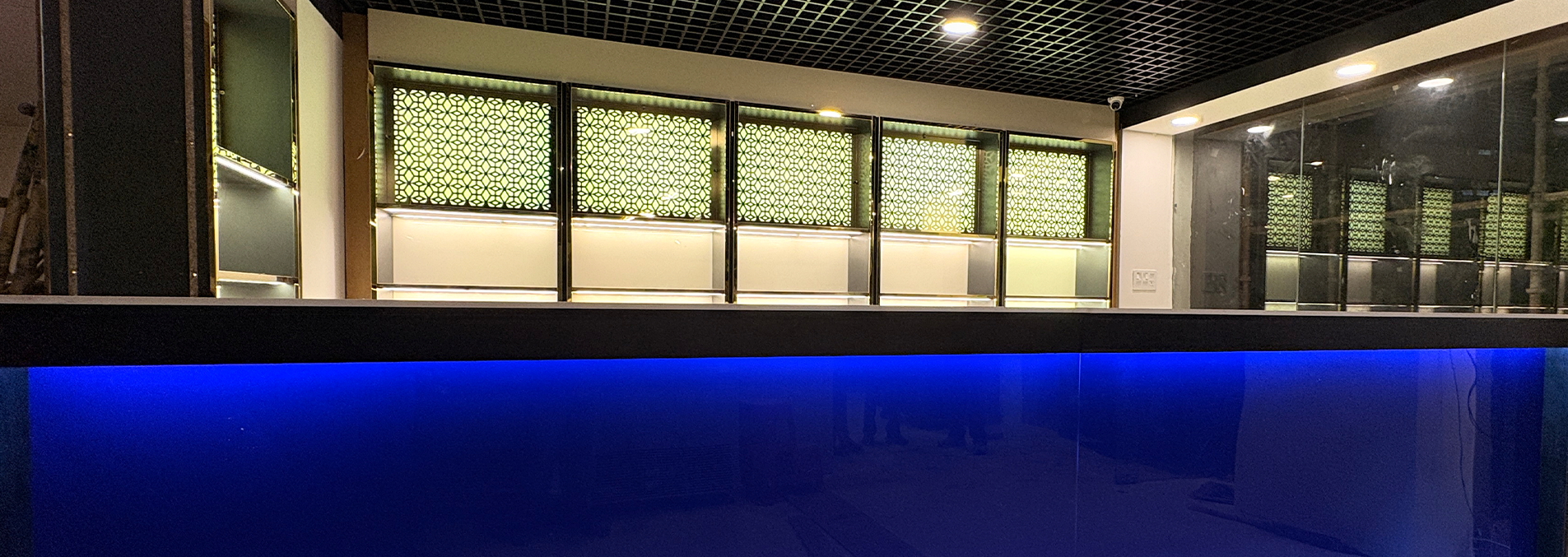 Channel Letters vs Acrylic Letters